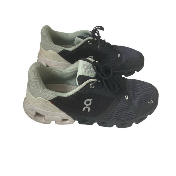 On Cloudflyer Road Running Shoes Black White Mint Green 9 Wide - Picture 10 of 10
